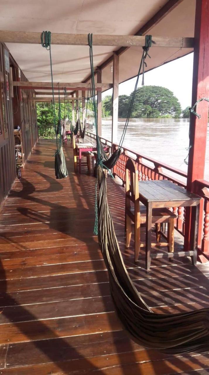 Hotel Riverside Bungalow Ban Dondét Exterior foto